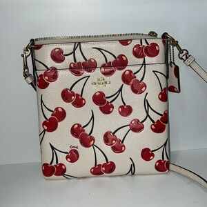 Coach bag 🍒